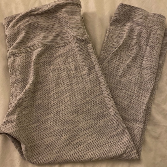 lululemon athletica Pants - Lululemon Wunderunder Crop 10 Grey/White lululemon athletica Pants - Lululemon Wunderunder Crop 10 Grey/White